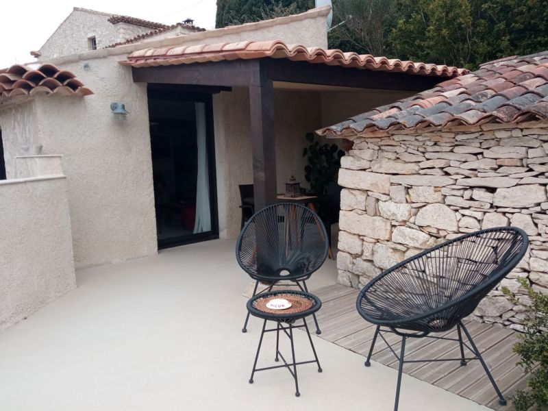 Terrasse extérieur le Larès.jpg